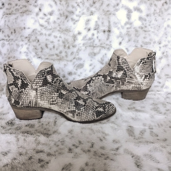 DOLCE VITA Karsen Bootie - Picture 3 of 5